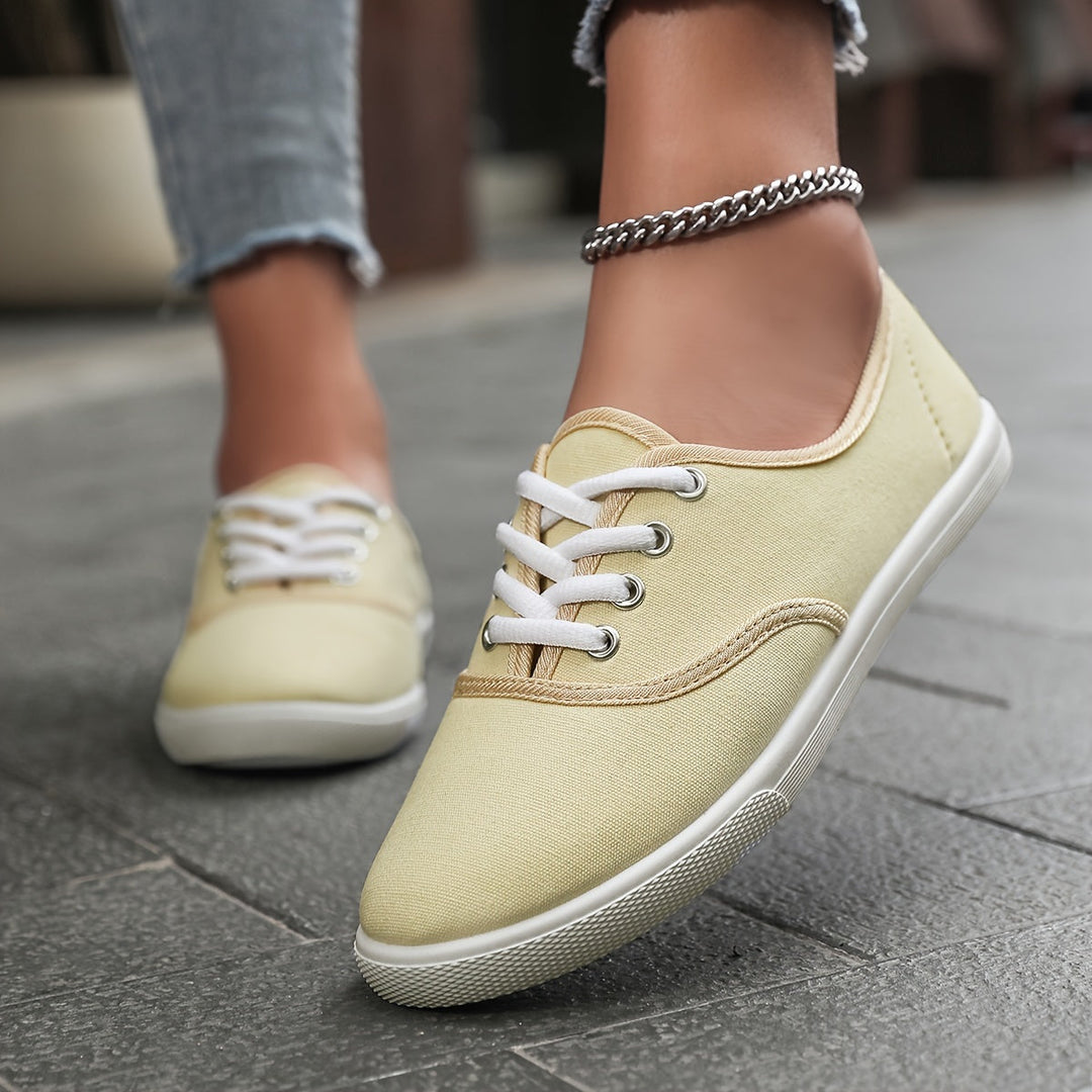 W&W Mode | Bequeme Niedrige Canvas Sneakers in Weiß