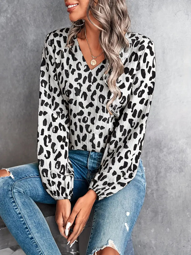 WW | Bluse mit V-Ausschnitt und Leopardenmuster