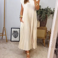 Ärmelloses plissiertes Kleid