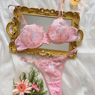 WW Spitzen-Dessous-Set mit Stickerei