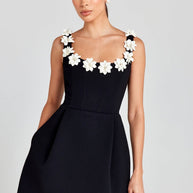 WW | Cindy Kunstperle Blumen Applikation Quadrat Ausschnitt Taschen Mini Kleid