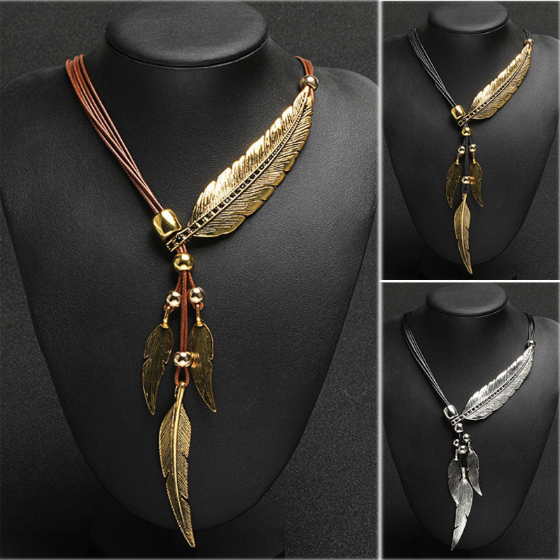 WW | Goldene Feder Halskette Im Boho Stil