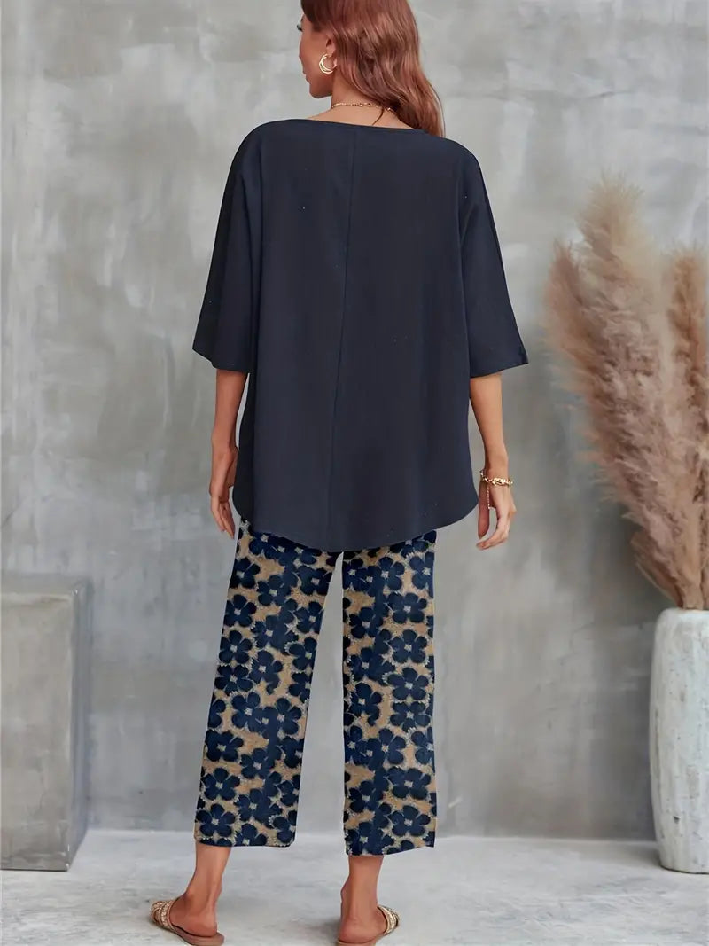 WW | Solid T-Shirt mit Breiten Beinen und Rundem Halsauschnitt mit Blumenmotiv