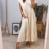 Ärmelloses plissiertes Kleid