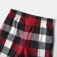 WW | Weihnachtsfamilien-Matching-Pyjamas - Rote und graue karierte Pyjamas mit dem künstlerischen Schriftzug 