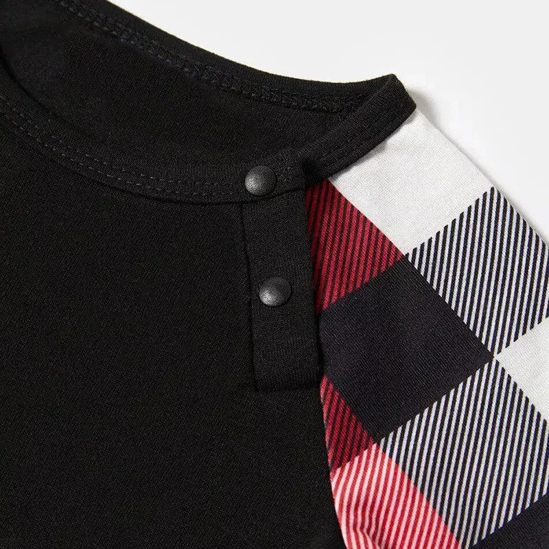 WW | Weihnachtsfamilien-Matching-Pyjamas - Rote und graue karierte Pyjamas mit dem künstlerischen Schriftzug 