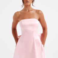 WW | Ärmeloses Minikleid mit Schleifendetail