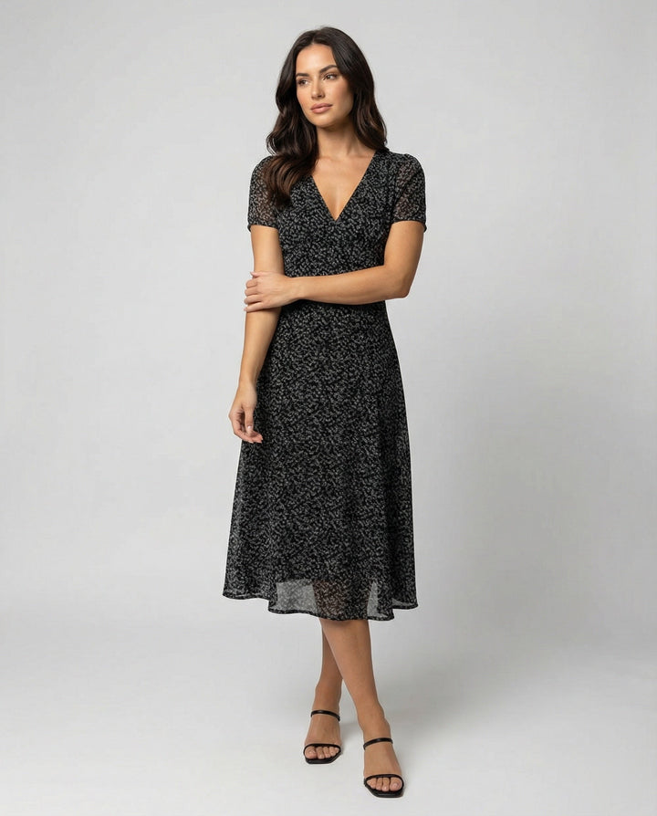 W&W Mode - Elegantes Kleid mit V-Ausschnitt Schwingender Saum
