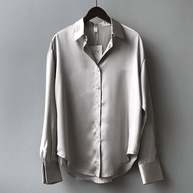 WW | Geknöpfte Satin-Seidenbluse