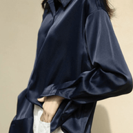 WW | Geknöpfte Satin-Seidenbluse