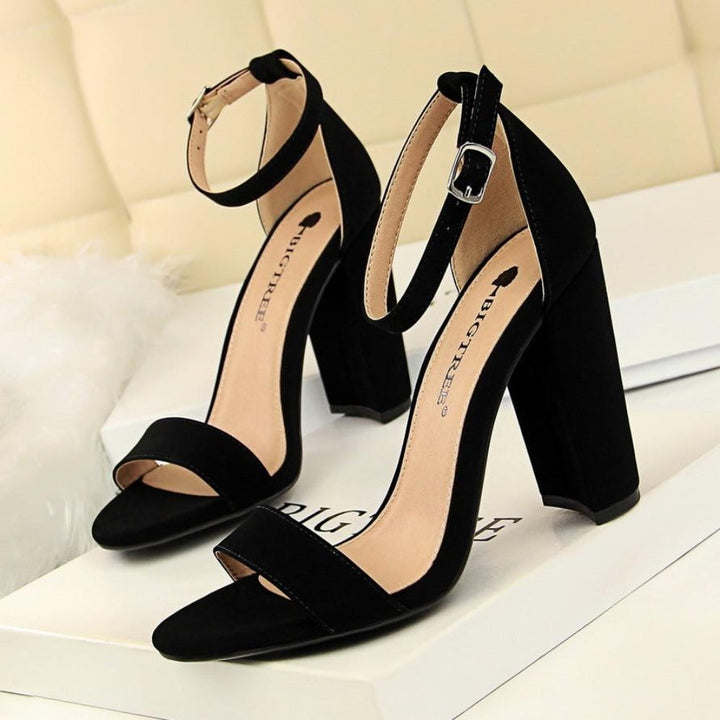 W&W Mode | Hohe Blockabsatz Pumps Schnalle