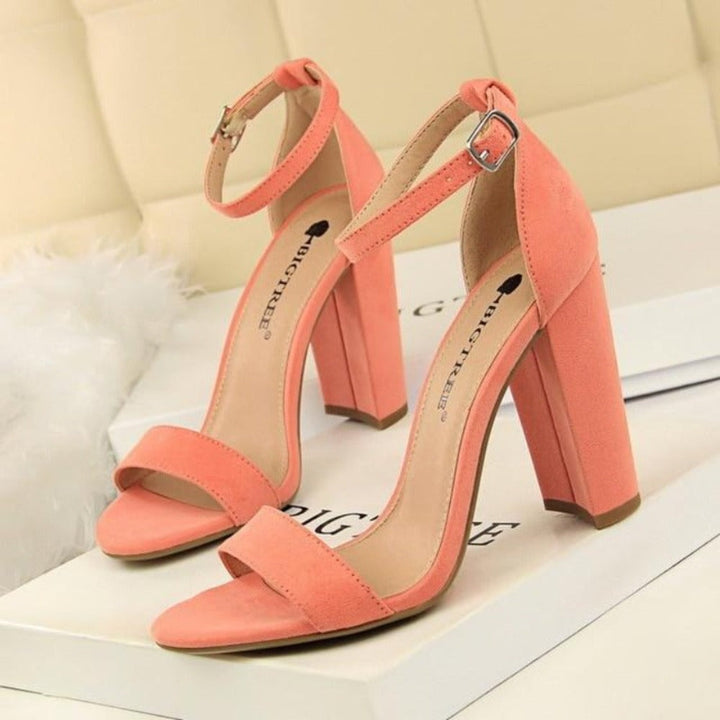 W&W Mode | Hohe Blockabsatz Pumps Schnalle