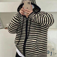 WW | Hooded Gestreifter Langarmstrickstrickjacke