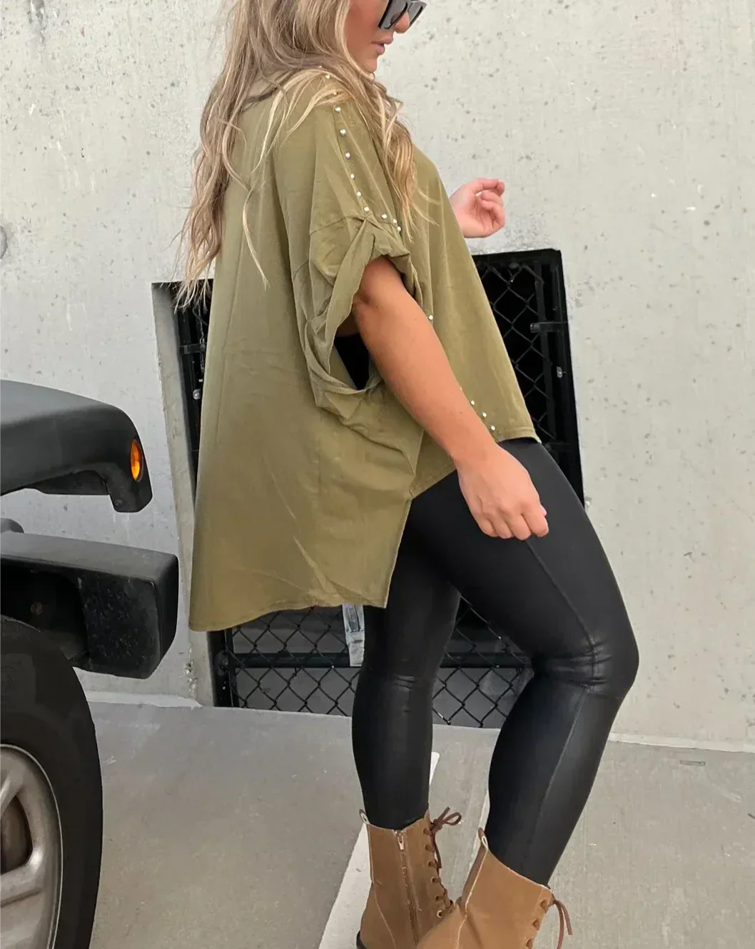 Oversized Shirt mit Nieten