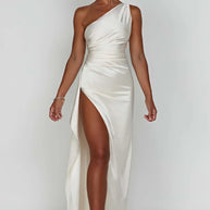 Suzy | One Shoulder Kleid