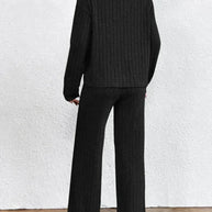 Gestricktes Pullover und Hose Set