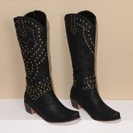 WW - Hohe Stiefel Mit Metallnieten Und Kobigem Absatz