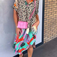 Kurzärmeliges Freizeitkleid mit Leopardenmuster