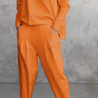 Zweiteiliger Freizeitanzug mit Rundhalsausschnitt und langen Ärmeln