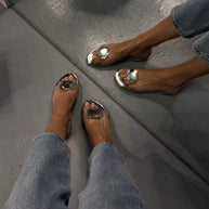 Sandalen mit Pailletten und Kristallen