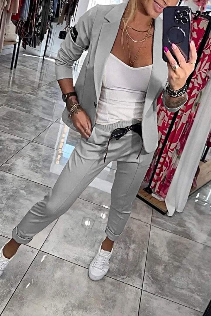 Damen Zweiteiler mit Jacke und elastischer Hose