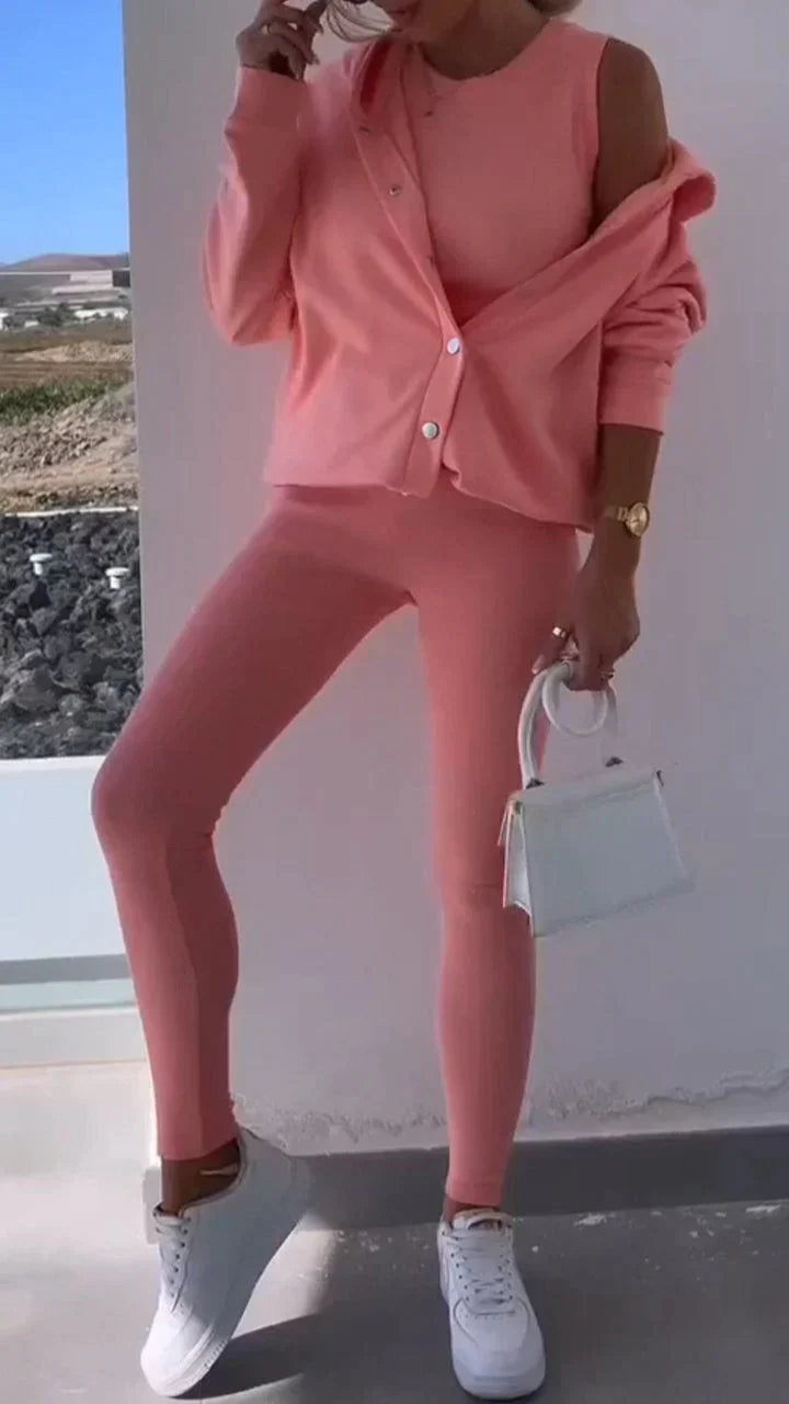 W&W Mode - Dreiteiliges Set bestehend aus einer Strickjacke mit Kapuze, einem Oberteil und einer Hose