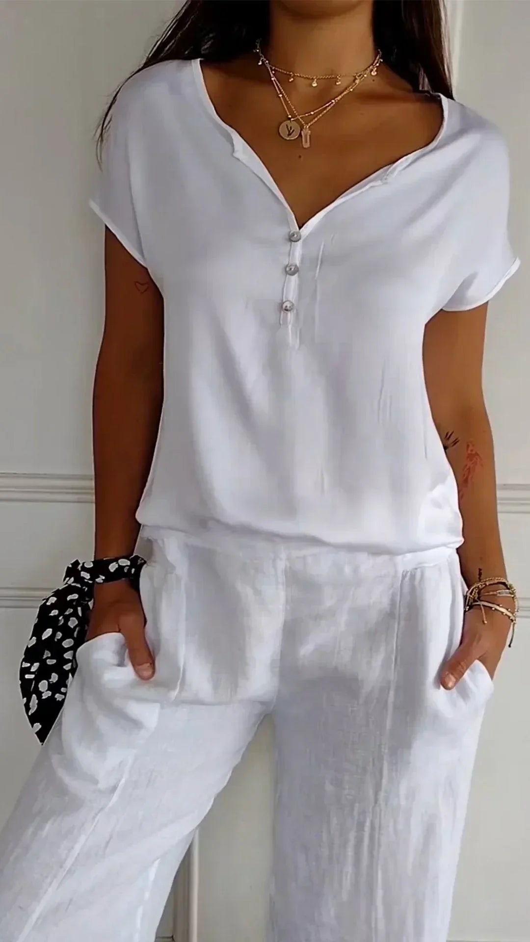 WW | Satin Top mit V-Ausschnitt und Knopfverschluss