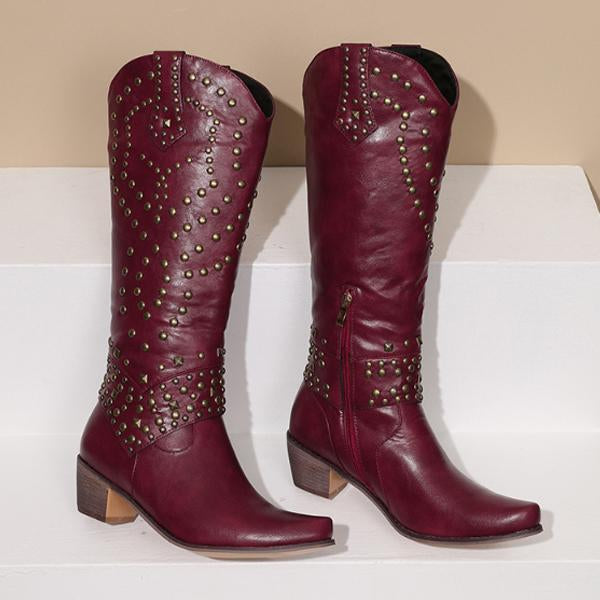 WW - Hohe Stiefel Mit Metallnieten Und Kobigem Absatz