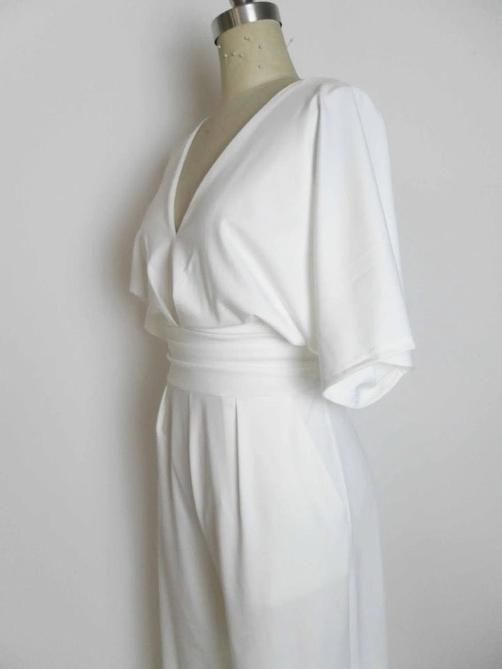 Eleganter Jumpsuit mit V-Ausschnitt