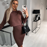 Ärmelloses Kleid mit passendem Pullover