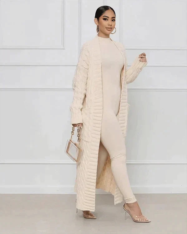 Lässige, lange Strickjacke mit V-Ausschnitt