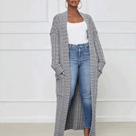 Lässige, lange Strickjacke mit V-Ausschnitt