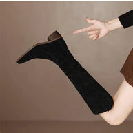WW - Vintage-Stiefel aus Wildleder mit Rüschen