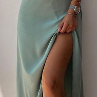 WOLF Kleid mit Spaghettiträgern, gerafft und mit Schlitz an den Oberschenkeln