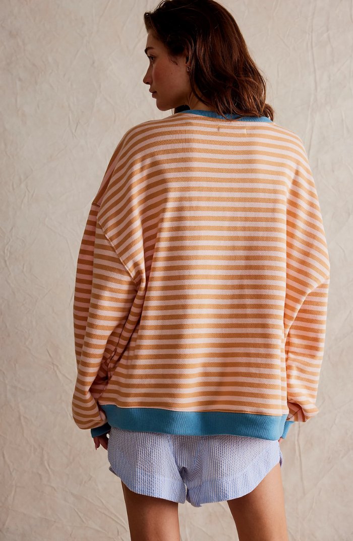 WW | Gestreifter Übergrößenpullover
