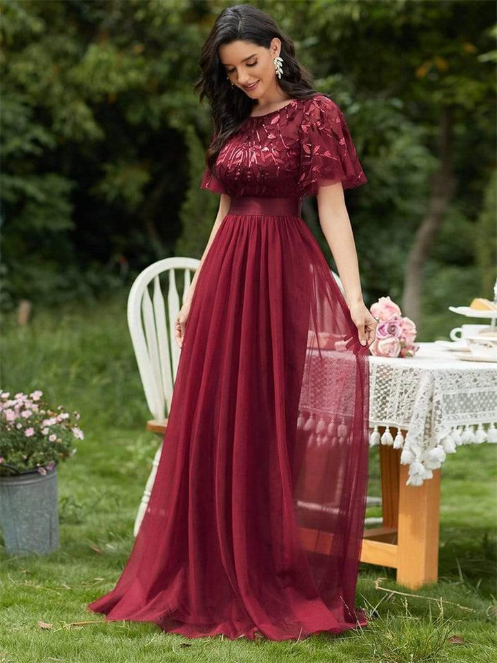 Damen Abendkleid in Maxilänge mit funkelnden Mesh-Blattmotiven