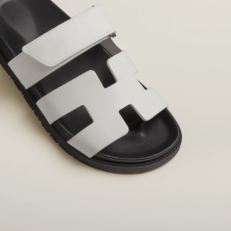 WW | Stilvolle Sandalen für Einen Luxuriösen Look Vom Strand Auf Die Straße