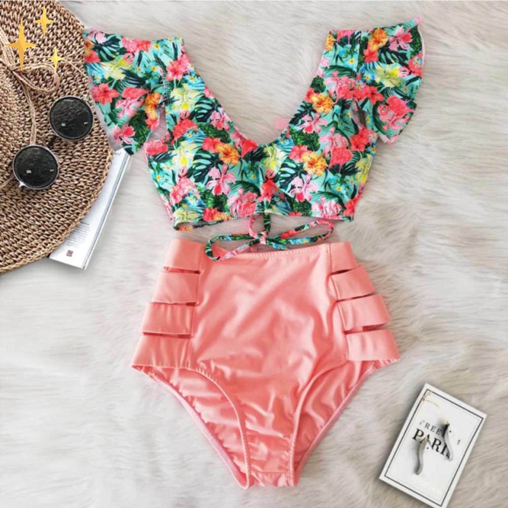WW | Bikini-Set, das einen hohen Taillenschnitt und einen gerafften Oberteil für einen verspielten und verführerischen Look hat