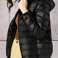 Elegante warme Daunenjacke mit Kapuze
