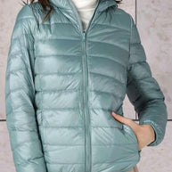 Elegante warme Daunenjacke mit Kapuze