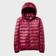 Elegante warme Daunenjacke mit Kapuze