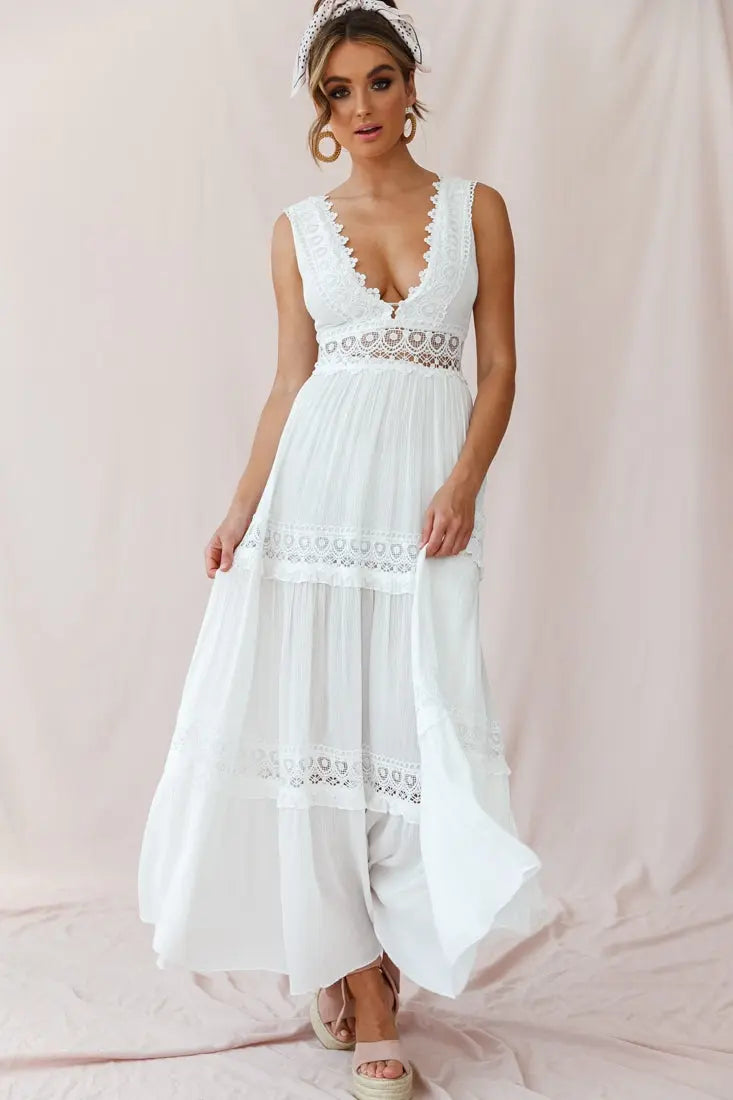 W&W Mode | Weißes Boho Maxikleid Mit Häkeleinsätzen & Tiefem V-Ausschnitt