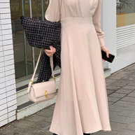 Elegantes Kleid mit Puffärmeln und V-Ausschnitt in A-Linie