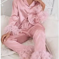 Damen Satin-Pyjama-Set mit eleganten Federdetails WW