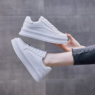 WW | Modische Plateausneaker