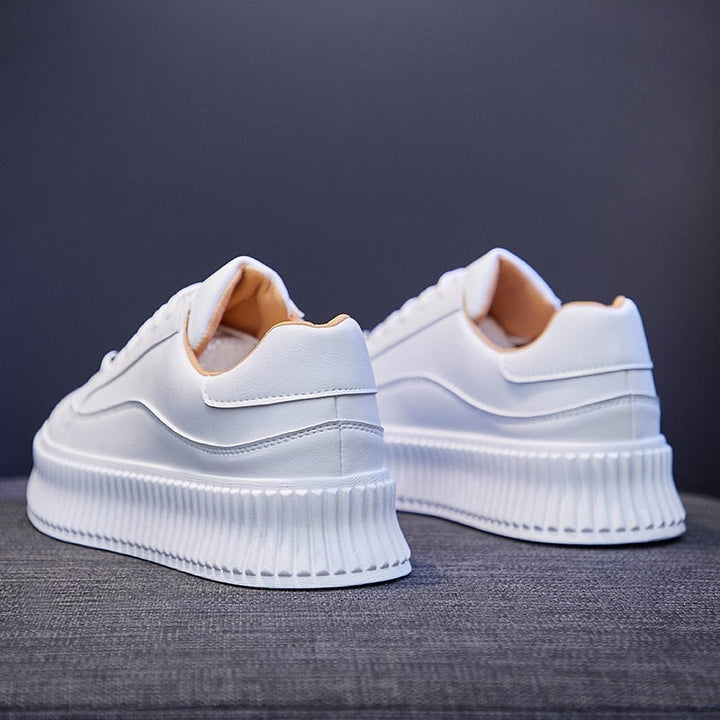 Plateausneaker mit Schnürung und Eco-Leder-Obermaterial