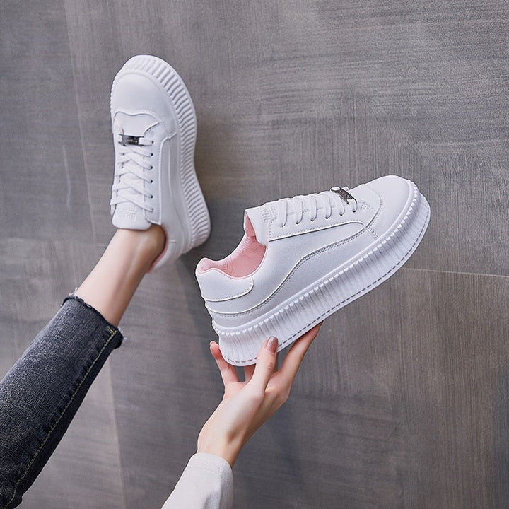 Plateausneaker mit Schnürung und Eco-Leder-Obermaterial