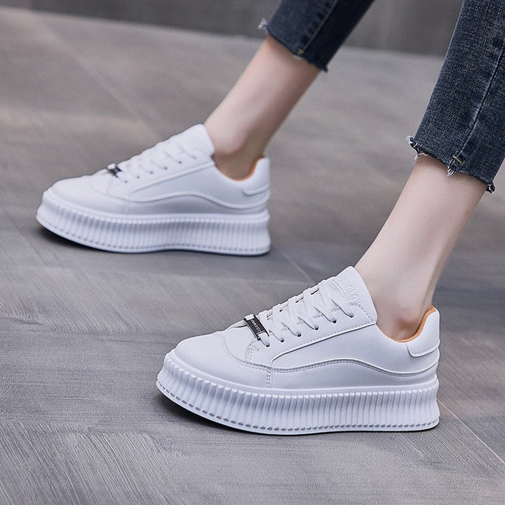 Plateausneaker mit Schnürung und Eco-Leder-Obermaterial