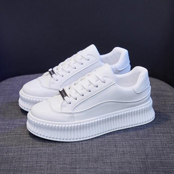 Plateausneaker mit Schnürung und Eco-Leder-Obermaterial