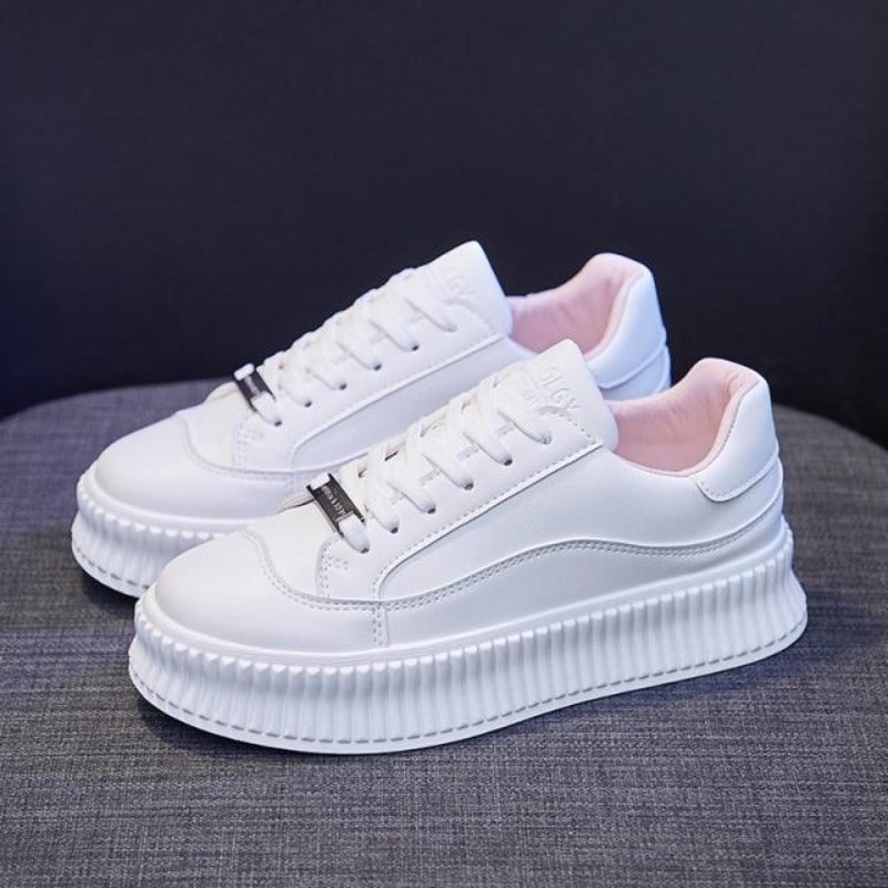 Plateausneaker mit Schnürung und Eco-Leder-Obermaterial